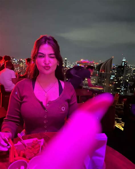 sassy poonam boobs